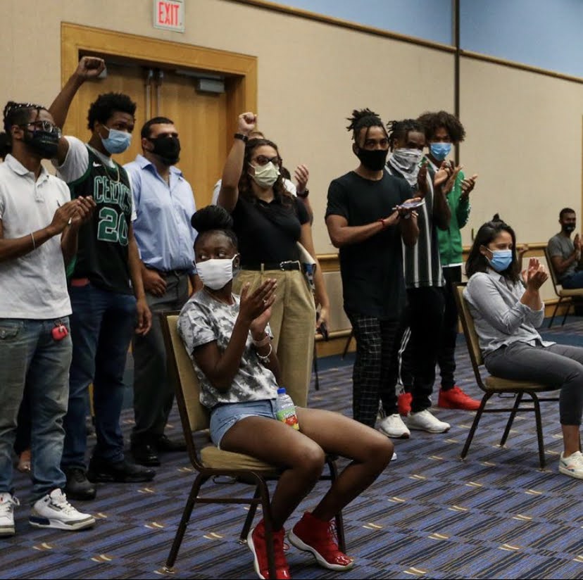 Image of Lissie Morales with other Youth Climate Activists